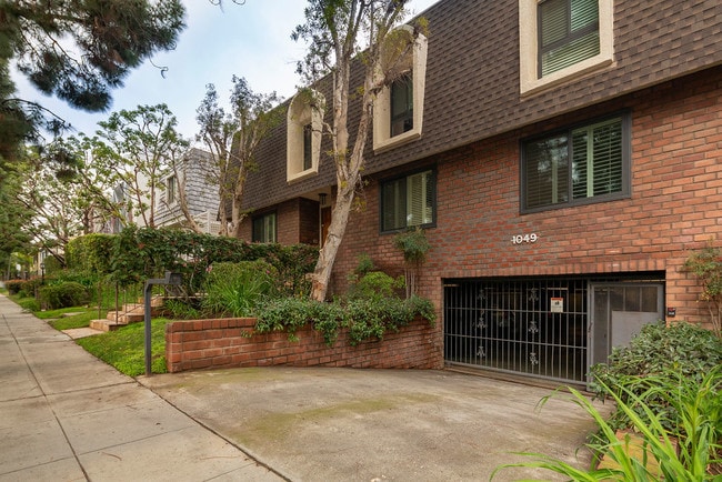 Building Photo - 1049 16th St