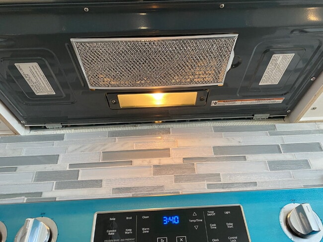 Building Photo - 7132 47th Ave SW