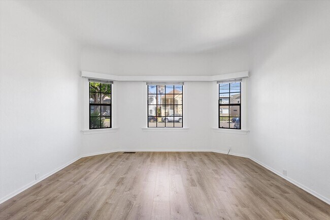 Building Photo - 1087 Park Ave