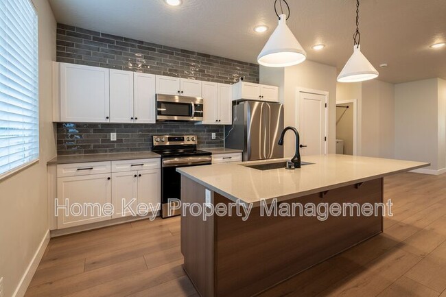 Building Photo - 3915 Razor Dr