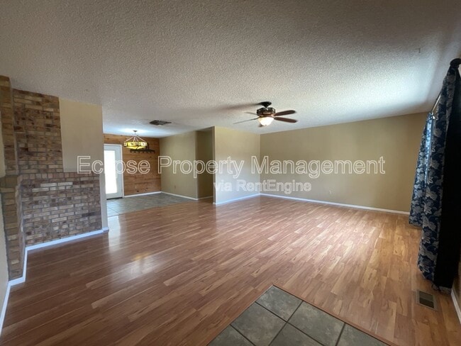 Building Photo - 626 Meadowood St
