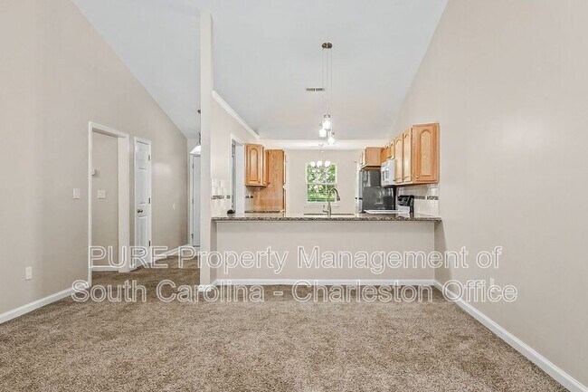 Building Photo - 3372 Wayland Dr