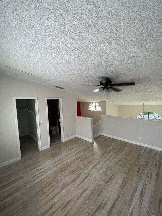 Building Photo - 2358 NW 37th Ave