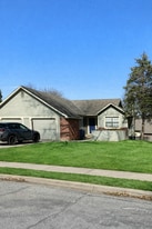 Building Photo - 910 Alma Dr