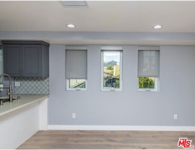 Building Photo - 1118 Heliotrope Dr