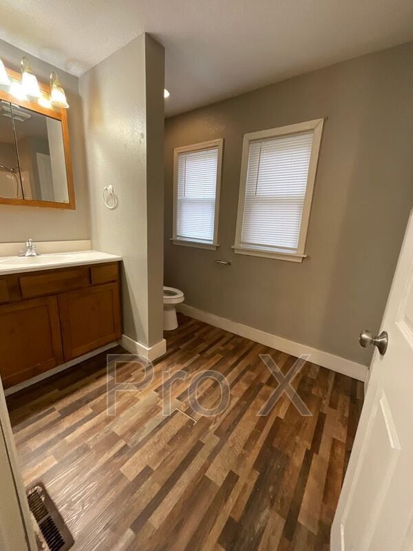 Building Photo - 502 W 9th St