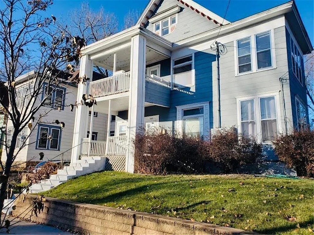 Building Photo - 900 W 22nd St