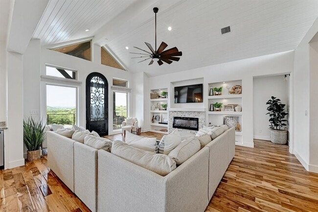 Primary Photo - 3005 Constitution Square