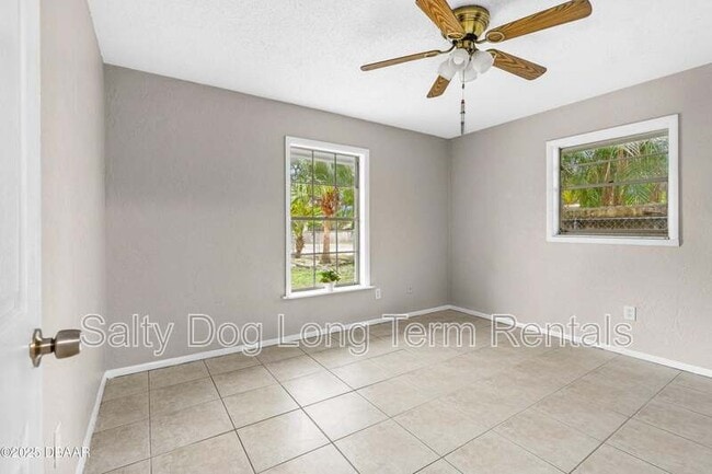 Building Photo - 1702 Carolina Ave