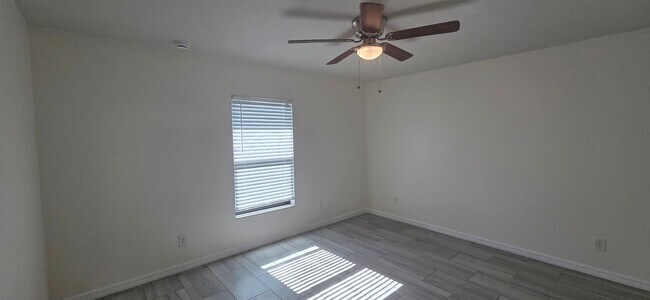 Building Photo - Duplex for rent