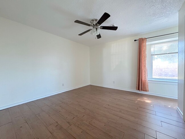 Building Photo - West El Paso 3 bed refrig A/C Home