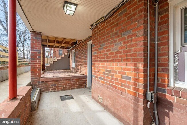 Building Photo - 1700 Dewitt Ave