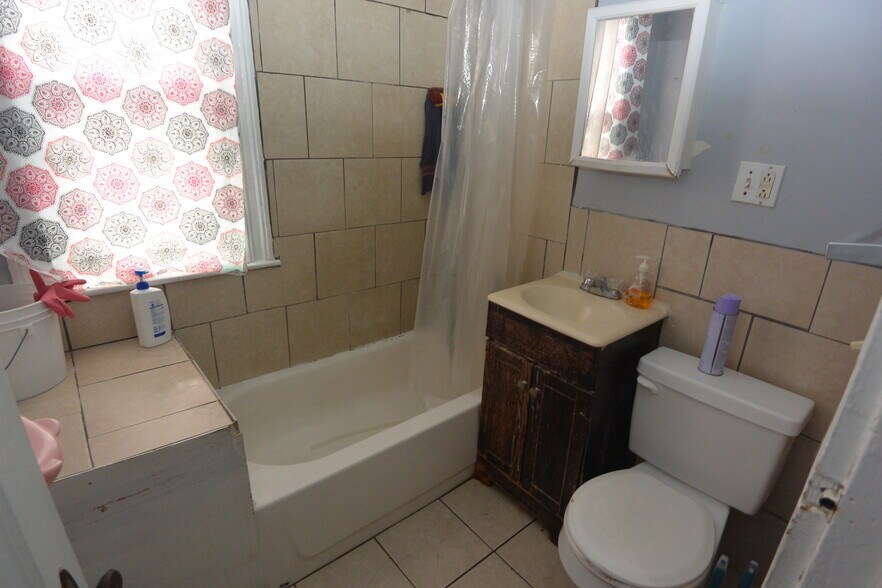 Building Photo - 10 Brackett St