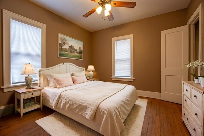 Building Photo - Cute 1 Bedroom / 1 Bath Home with Fenced i...
