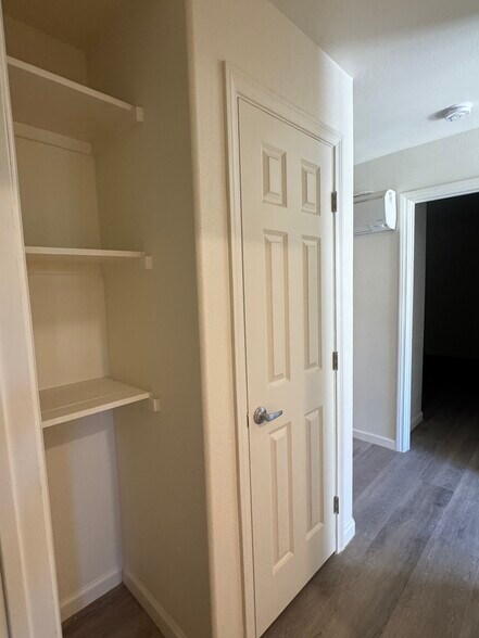 Building Photo - 1009 E Jones St