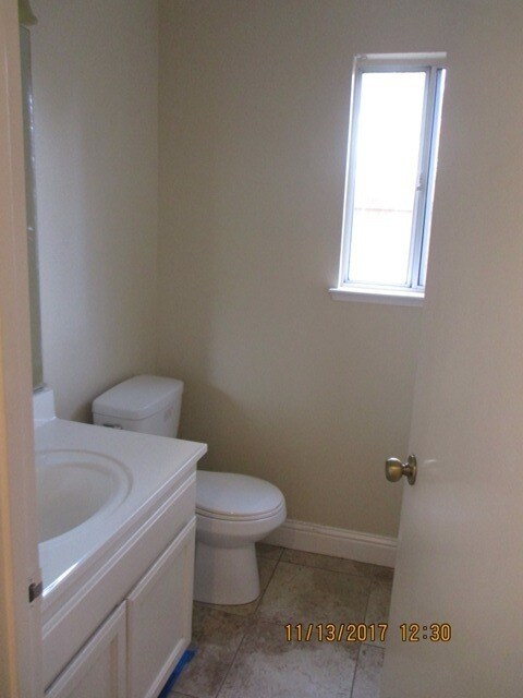 Building Photo - Two Story Home in Vallejo, CA Near the Fai...