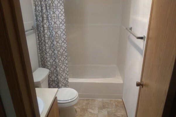 Building Photo - 424 Healy Ave S