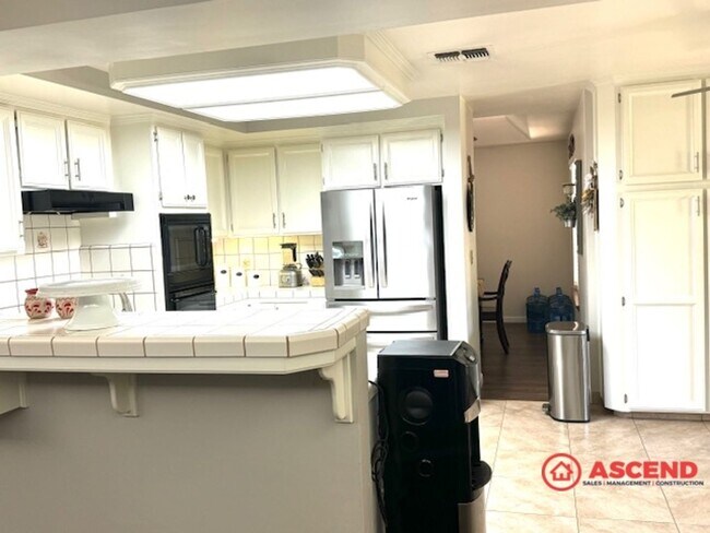 Building Photo - FULLY FURNISHED, Beautiful Home Located In...