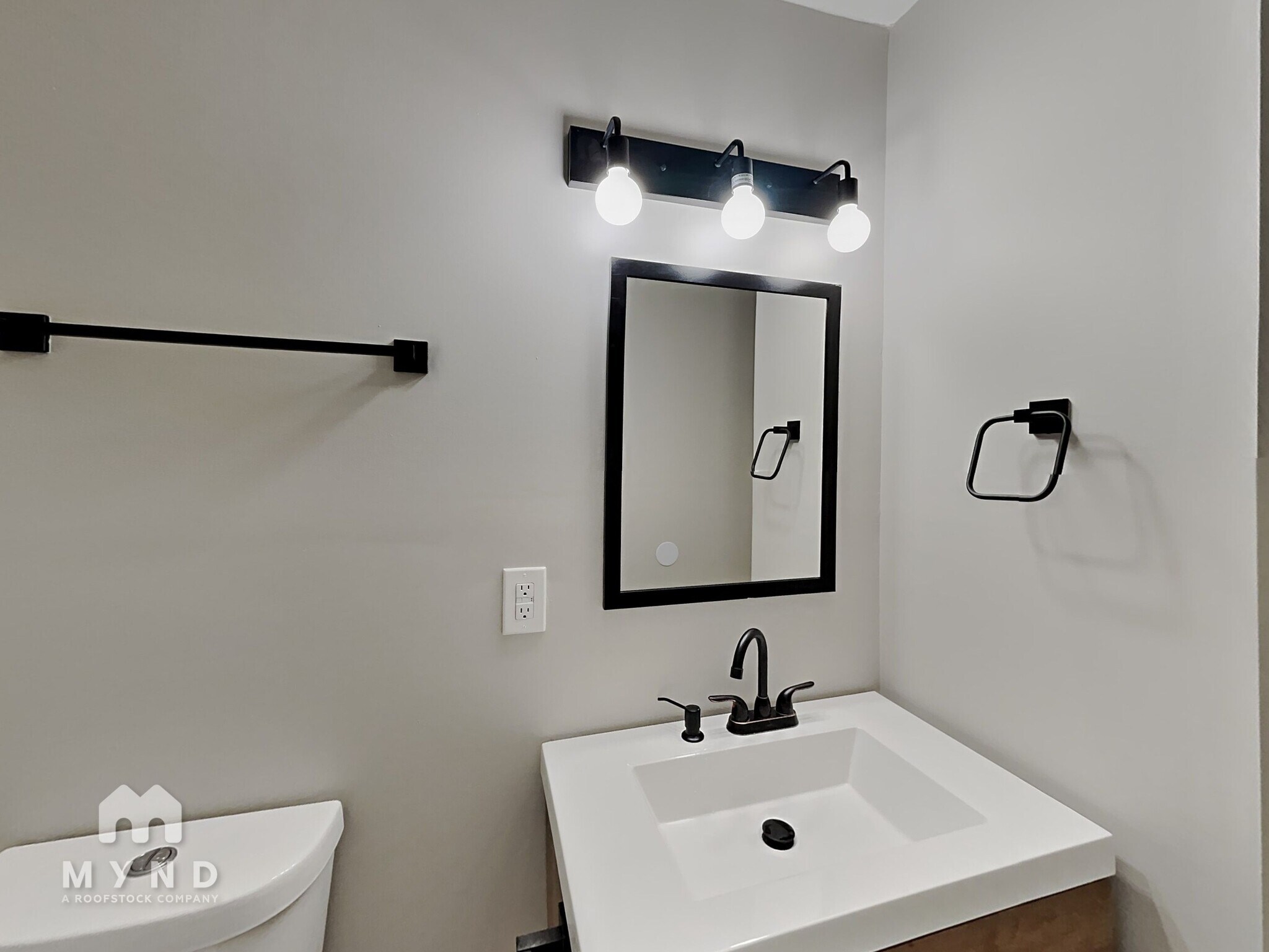 Building Photo - 5607 Maple Tree Dr