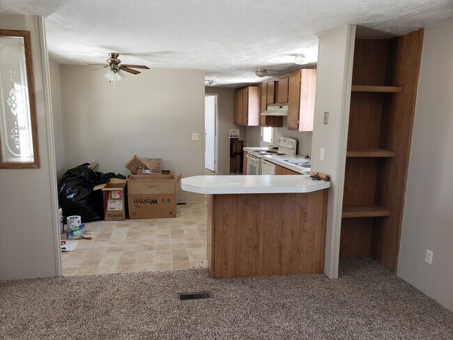 Building Photo - 3 Bed, 2 bath manufactured home in Egin!