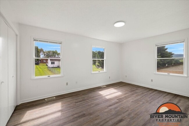 Building Photo - 1485 Sandy Cir