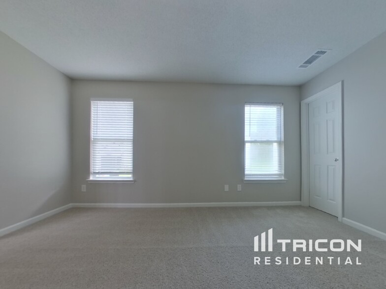 Building Photo - 3011 Summer Breeze Dr