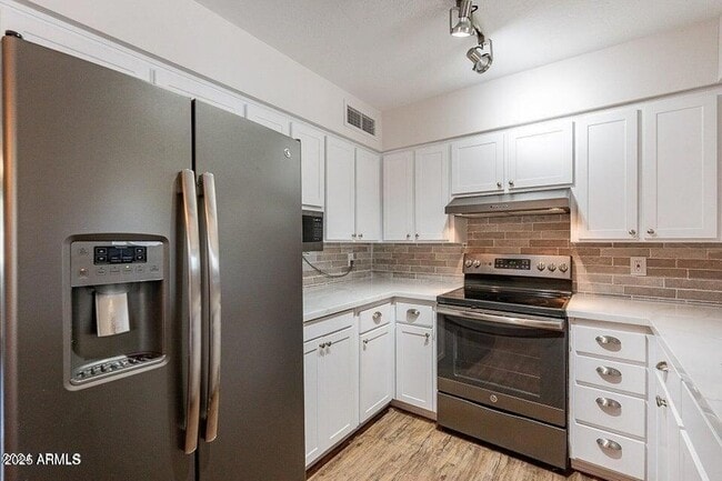 Building Photo - 4943 E Indian School Rd