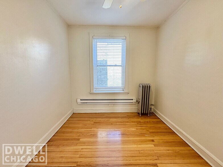 Building Photo - 4208 N Clark St