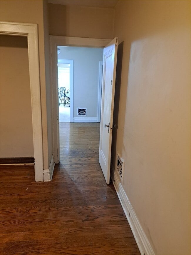 Building Photo - 5918 Arendes Dr