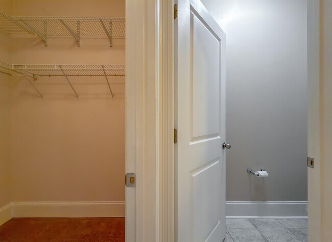 Building Photo - 1946 Sagebrook Dr