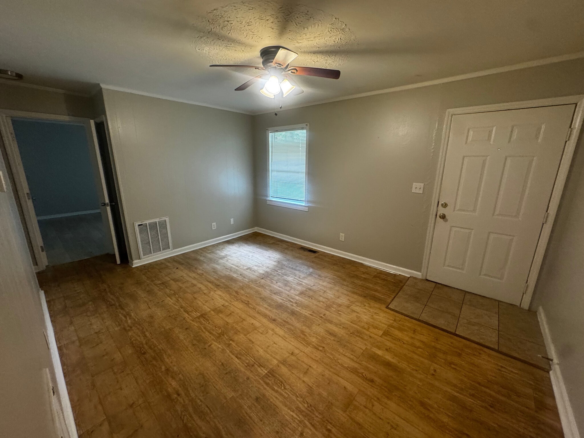 Building Photo - Room in Duplex on Monticello St