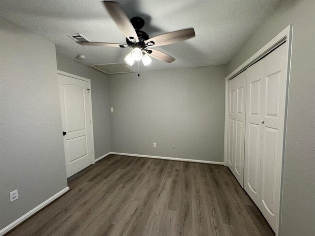 Building Photo - 445 E Castle Harbour Dr