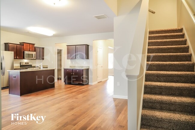 Building Photo - 216 Aberdeen Way