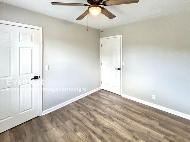 Building Photo - 600 Maclaurin Ct