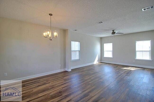 Building Photo - 180 Mcclelland Lp NE