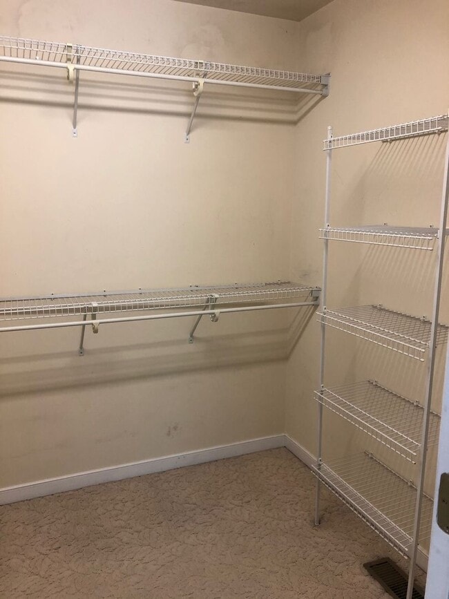 Building Photo - Stunning 4bdrm/2.5bth Home w/Loft Located in Chesterfield! Fenced in Backyard, 2 Car Garage, and ...