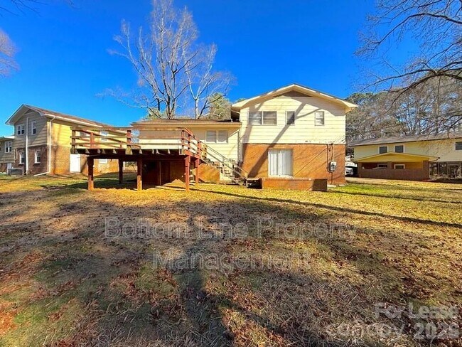 Building Photo - 907 Bannister Pl