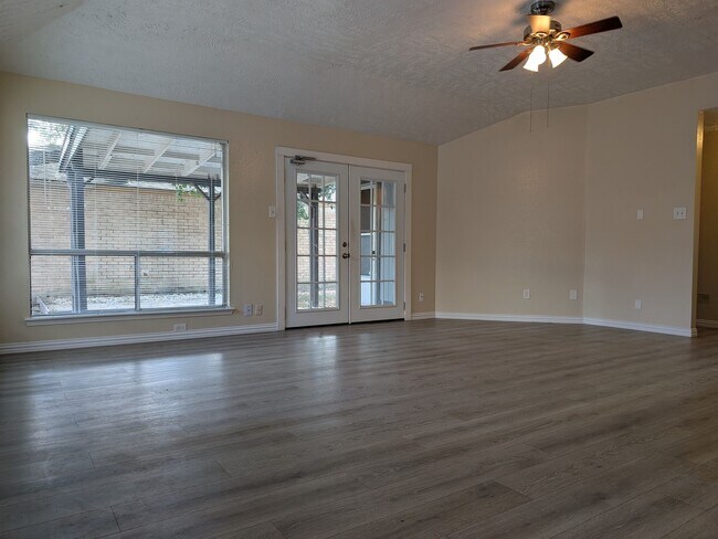 Building Photo - 10607 Staghill Dr