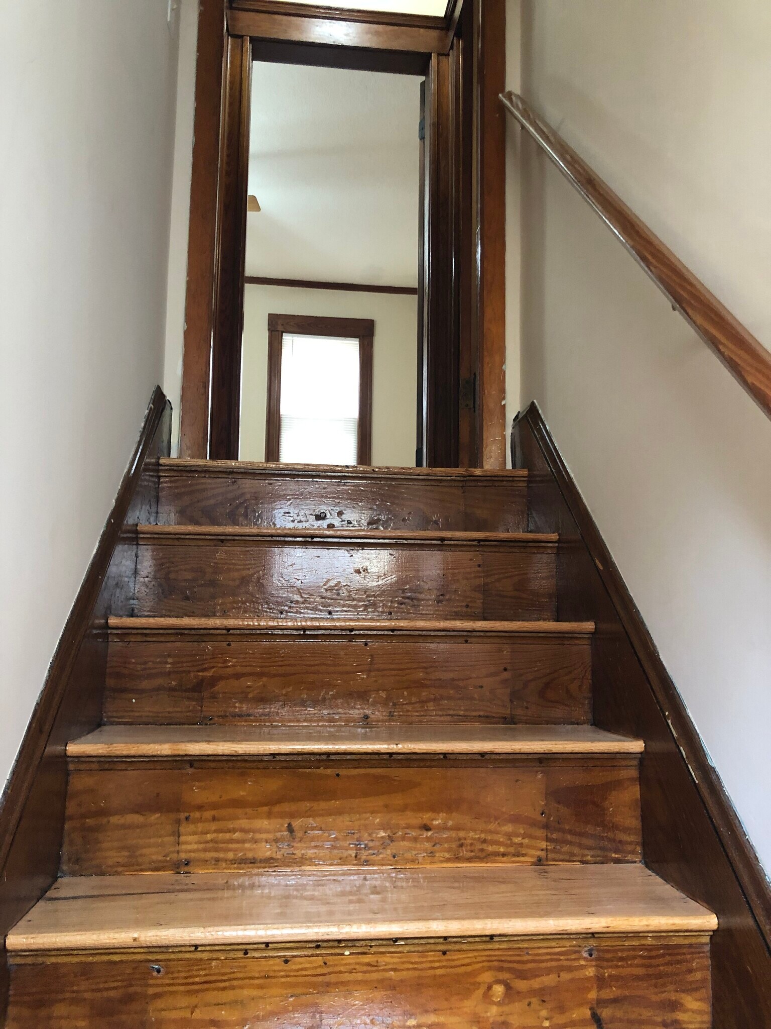 Main entrance - 142 Glendale St