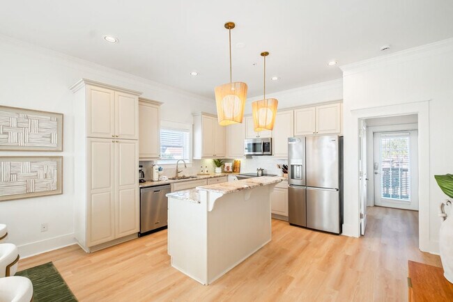 Building Photo - 22022 Front Beach Rd