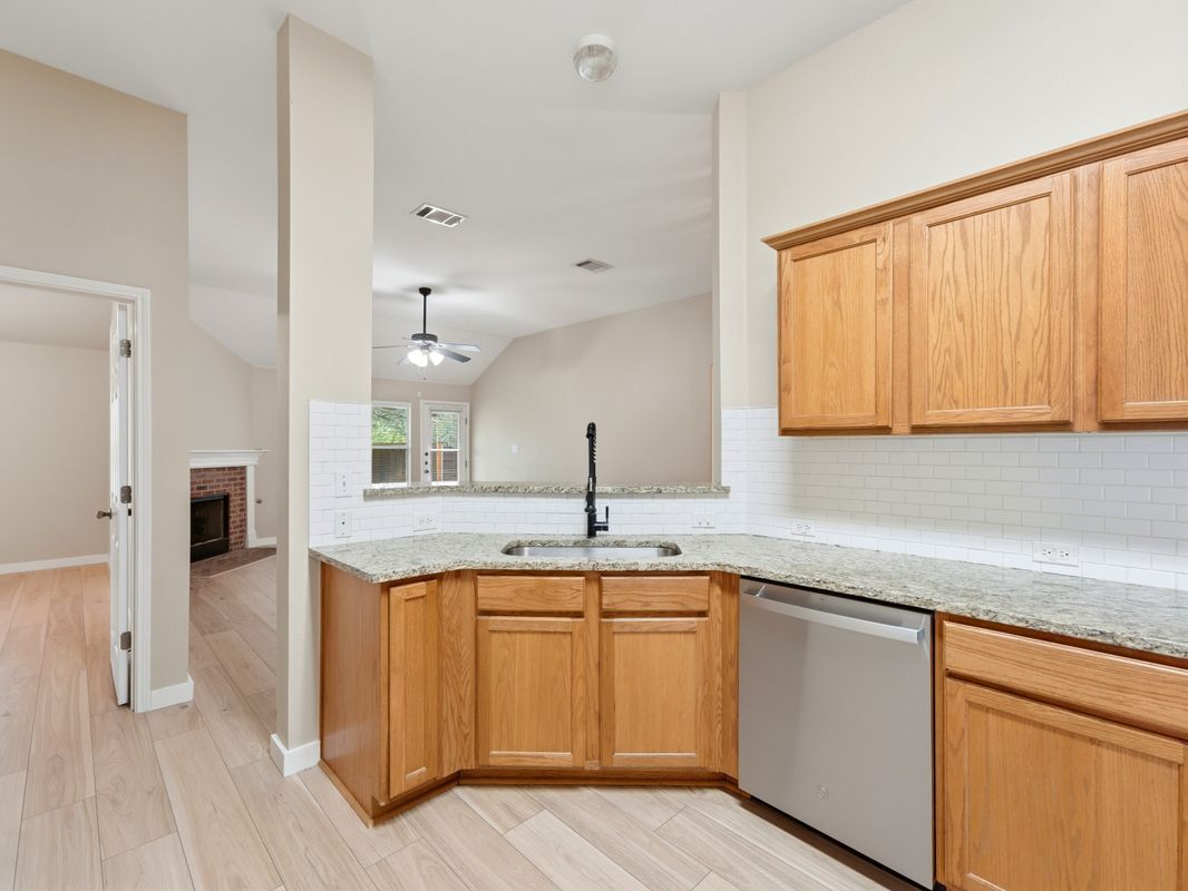 Building Photo - 1004 Downridge Dr