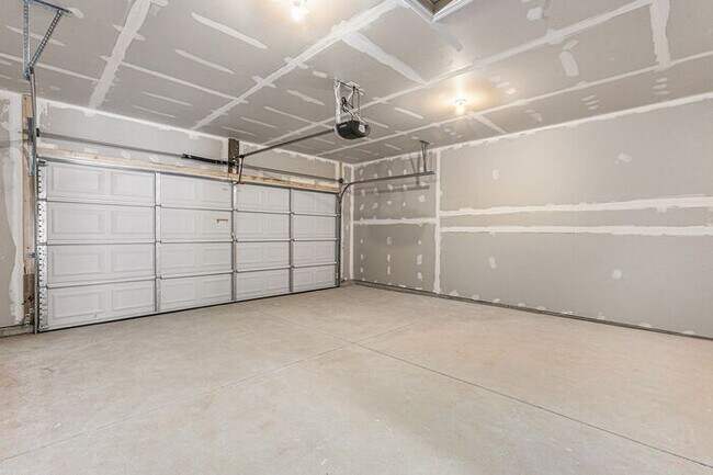 Building Photo - 3518 E Sedge Wren Dr