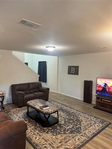 Building Photo - 305 Glenwick Ln
