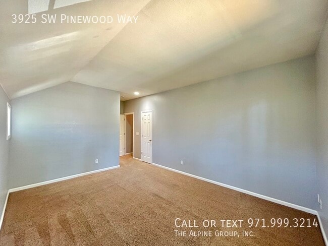 Building Photo - 3925 SW Pinewood Way