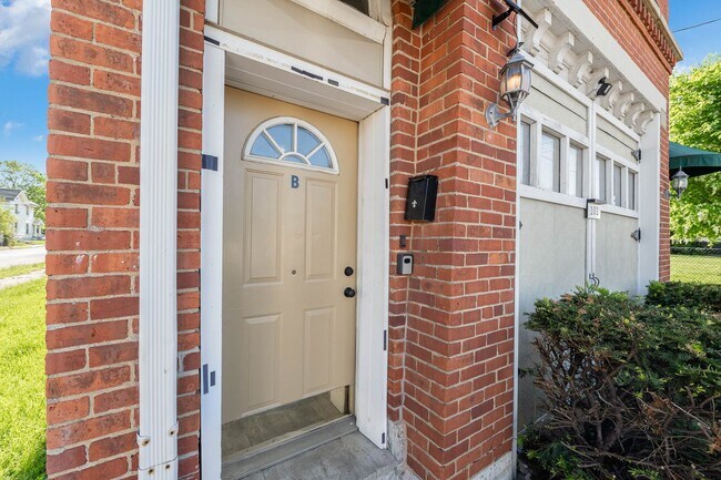 Building Photo - Funky Firehouse Renovated into Modern 2 BDR/1 Bath