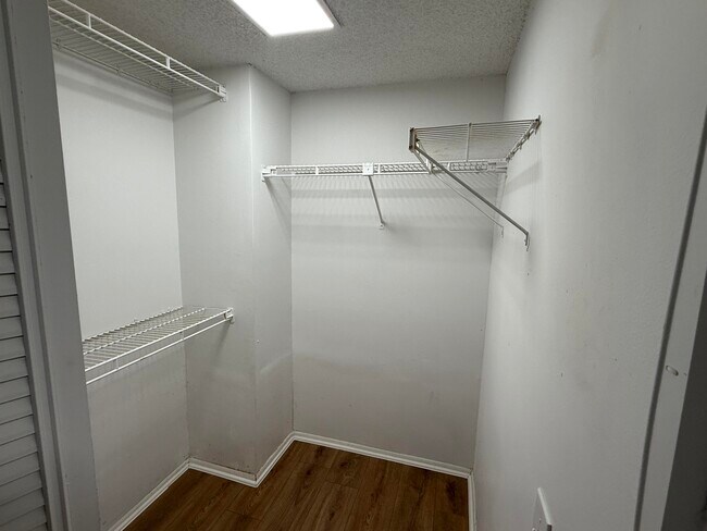 Building Photo - 4602 Martinique Way