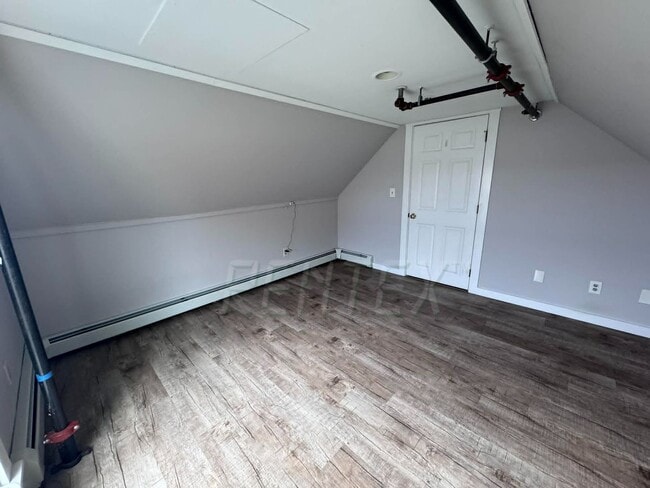 Building Photo - Apartment in Downtown Lisbon Falls