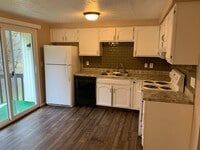 Building Photo - Large 2 Bedroom 1 Bath Apartment