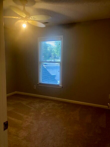 Building Photo - 4926 Benthaven Ln