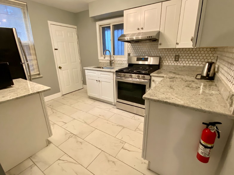 Building Photo - 910 Winter St